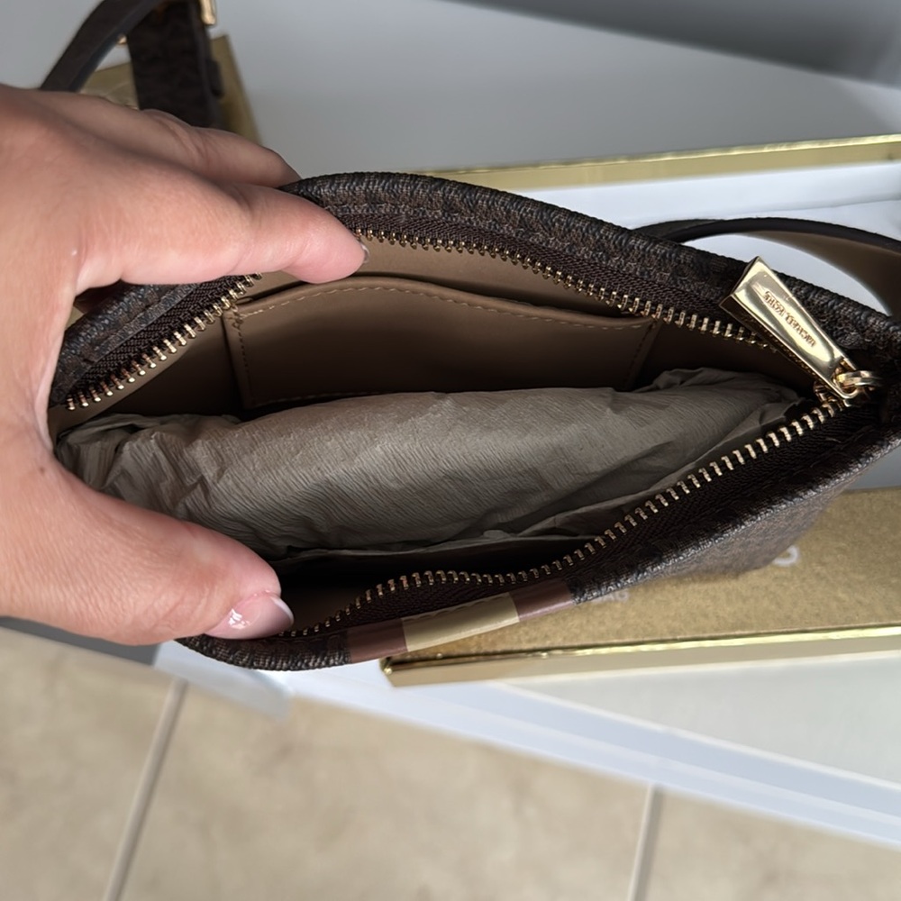 New! Michael Kors Adjustable Belt Bag - Picture 5 of 8